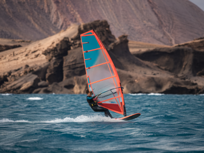 What to look for in a windsurf harness for famara cross-shore runs: sizing, hook types and when to upgrade to a pro model
